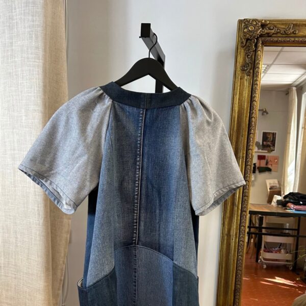 Pièce UNIQUE N°U105: Robe en jean upcyclée – Image 4